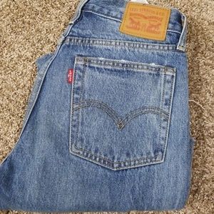 Mom Style Levi Jeans